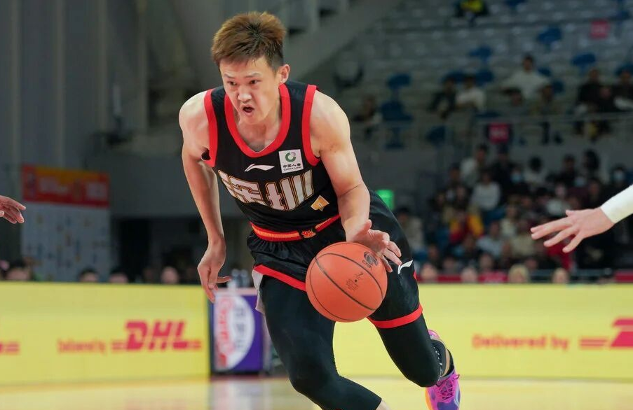 奇异果体育app-周鹏1000三分里程碑CBA历史第14人 深圳大胜同曦夺4连胜