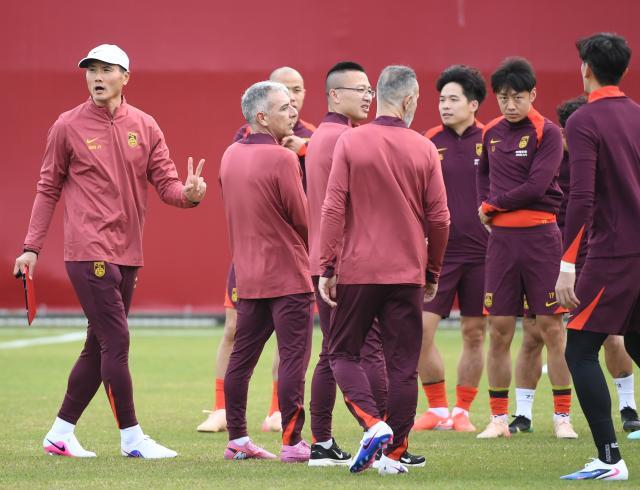 奇异果体育app-专访邵佳一:像造房子一样打造国足 会看状态选人